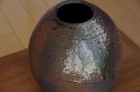 陶器の花瓶(台、箱付き)